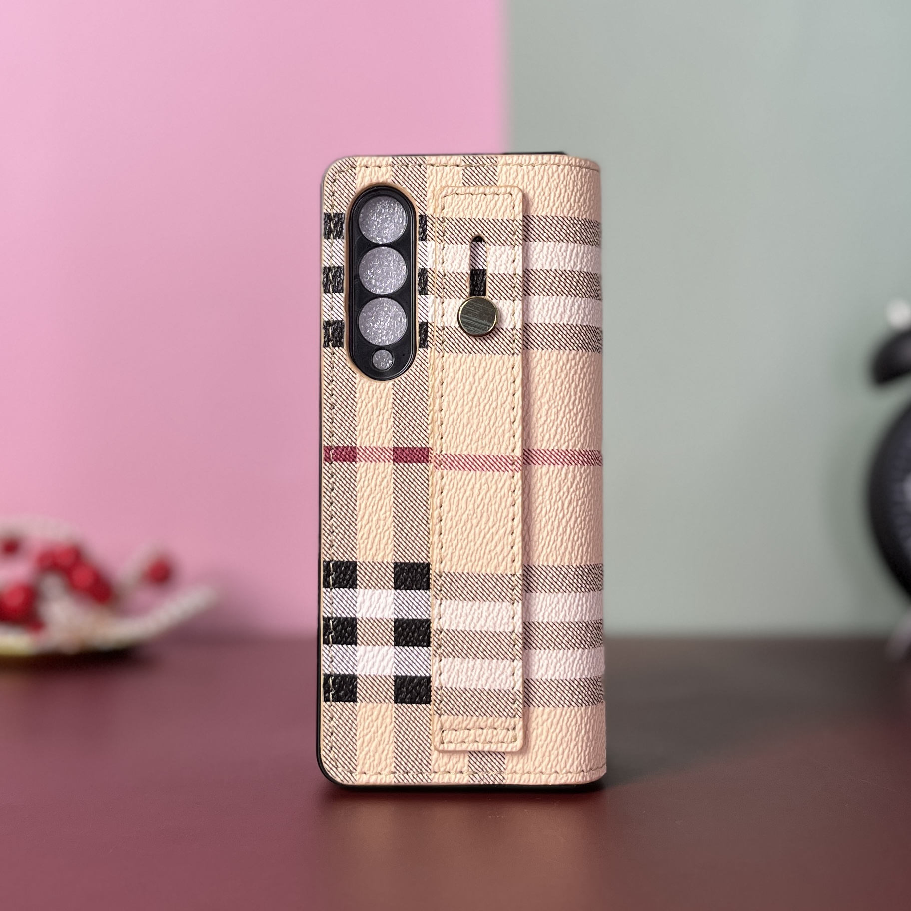 Ốp bao da thủ công BURBERRY Flip kèm Hand Strap dành cho Sam Sung
